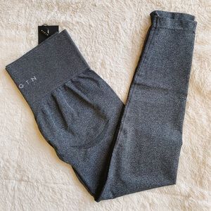 Black Speckled Contour Seamless Leggings by NVGTN